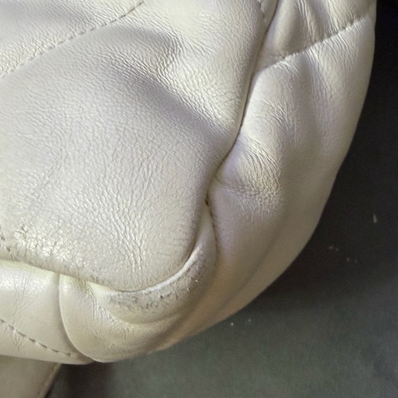 Chanel 19 White Quilted Leather Bag - Picture 8 of 12